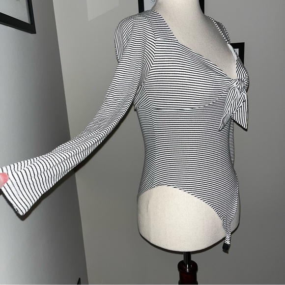 Express Sweetheart Bodysuit - Picture 3 of 9